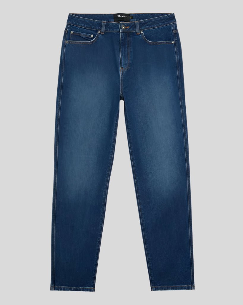 Homme portant un jean en denim ajusté et fuselé, couleur indigo