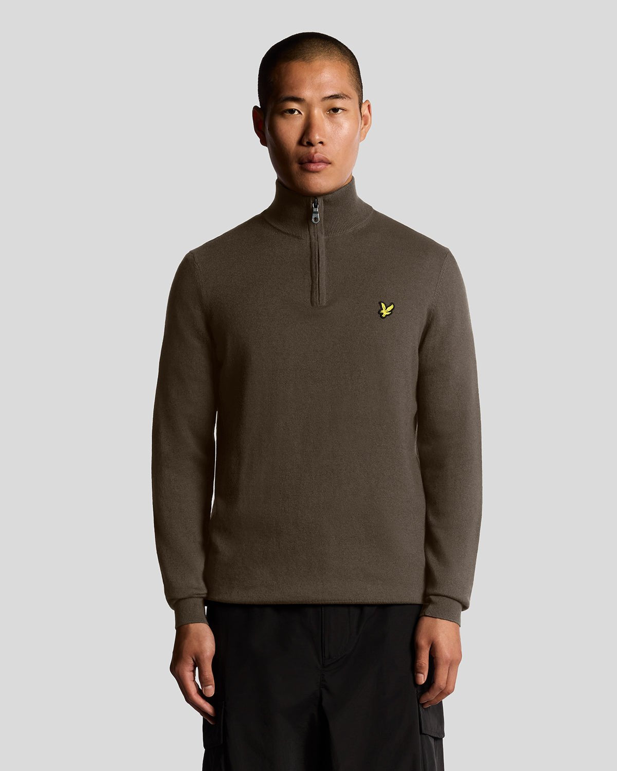 Herrenpullover aus Baumwolle und Merinowolle mit 1/4-Reißverschluss in der Farbe „Espresso“
