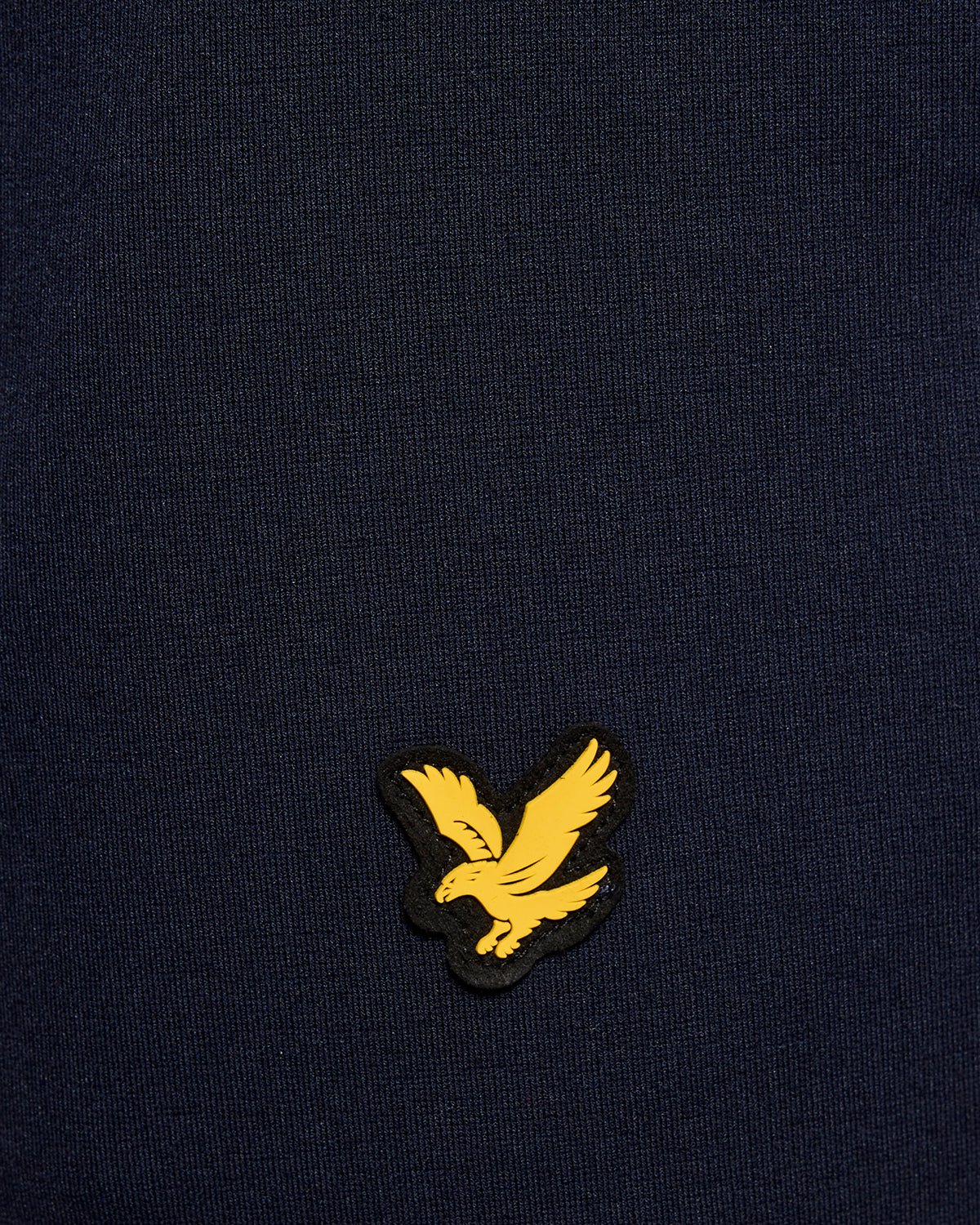 Homme portant un pantalon de jogging léger de sport bleu marine foncé