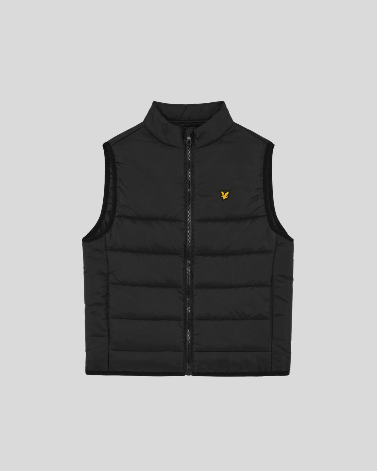 Uomo con gilet sportivo in nero corvino