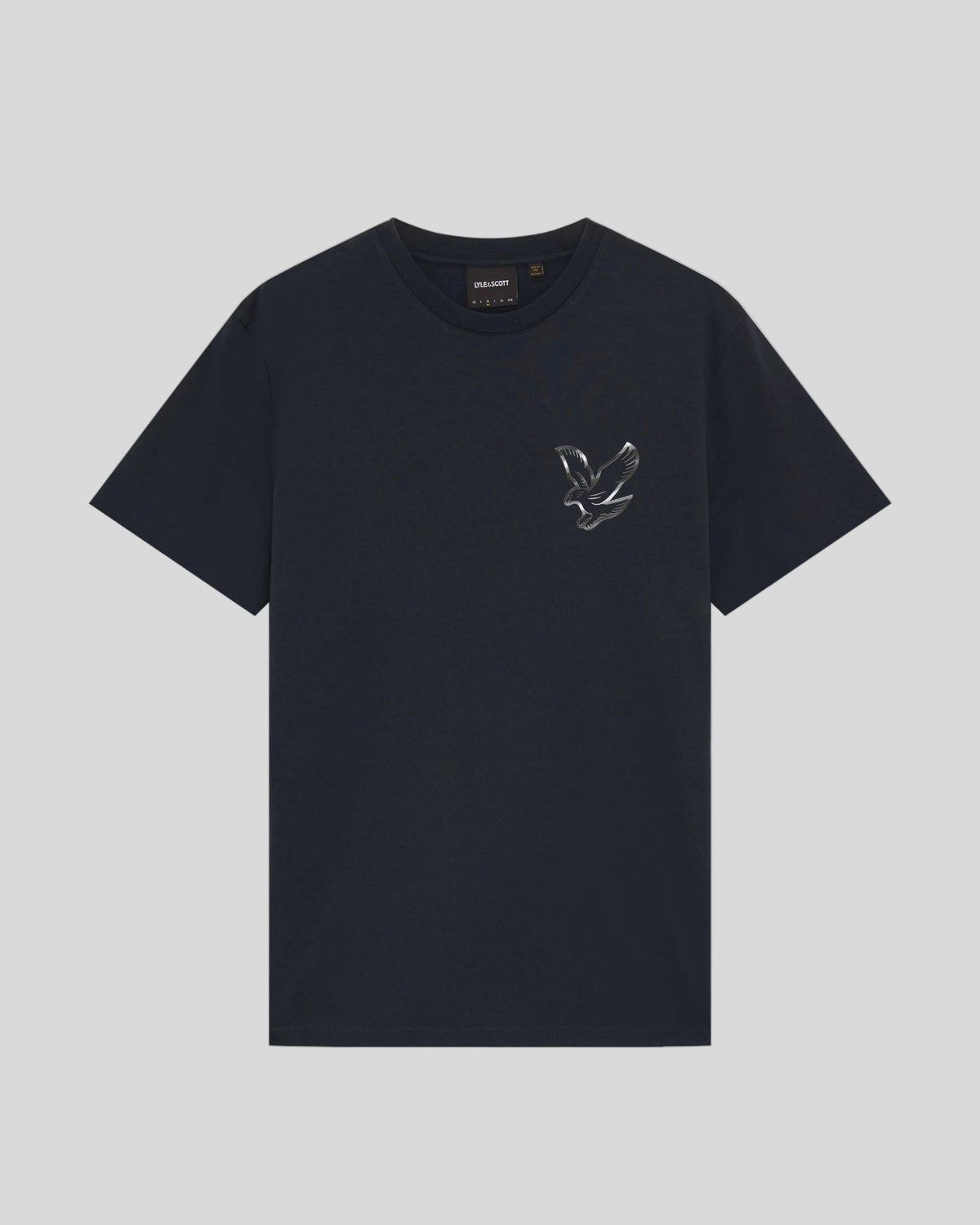 Homme portant un t-shirt à imprimé graphique dans le dos, bleu marine foncé et blanc