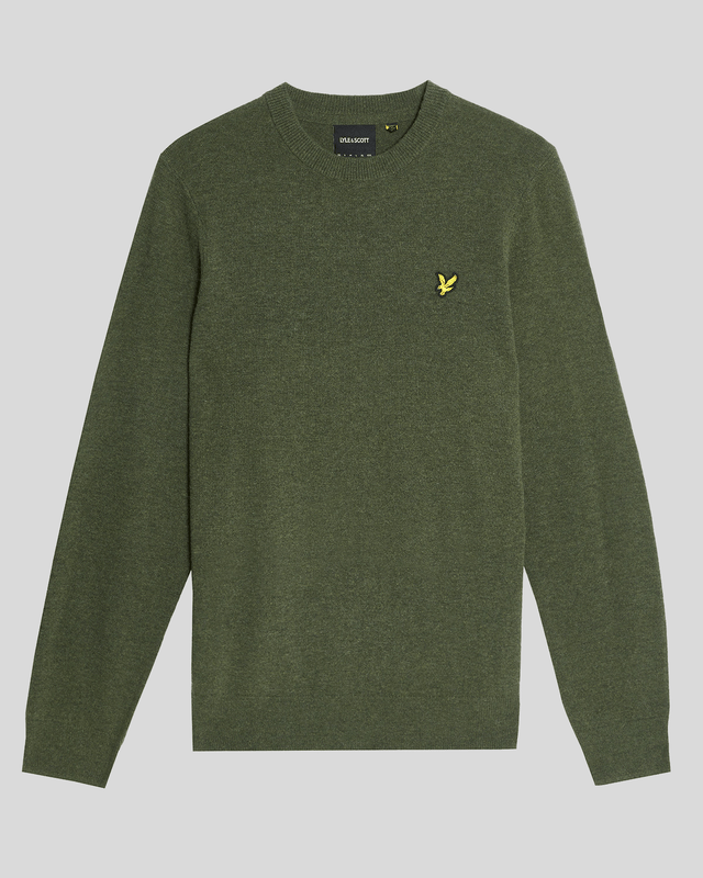 Homme portant un pull à col rond en laine d'agneau mélangée, coloris Deep Depths Marl