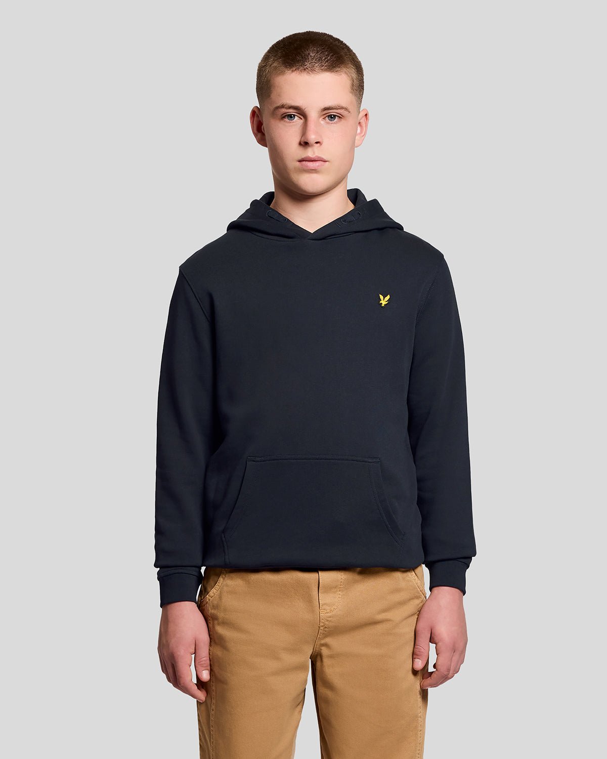 Hombre con sudadera con capucha de algodón Loopback en azul marino oscuro