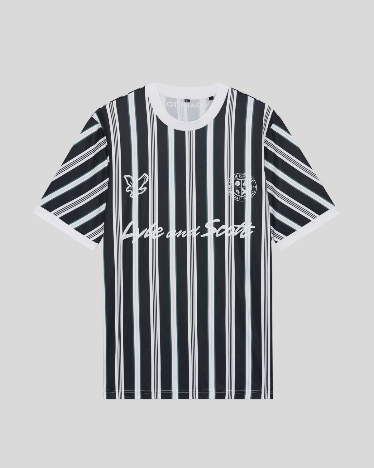 Homme portant un maillot de football à rayures « Prep Stripe » bleu marine foncé