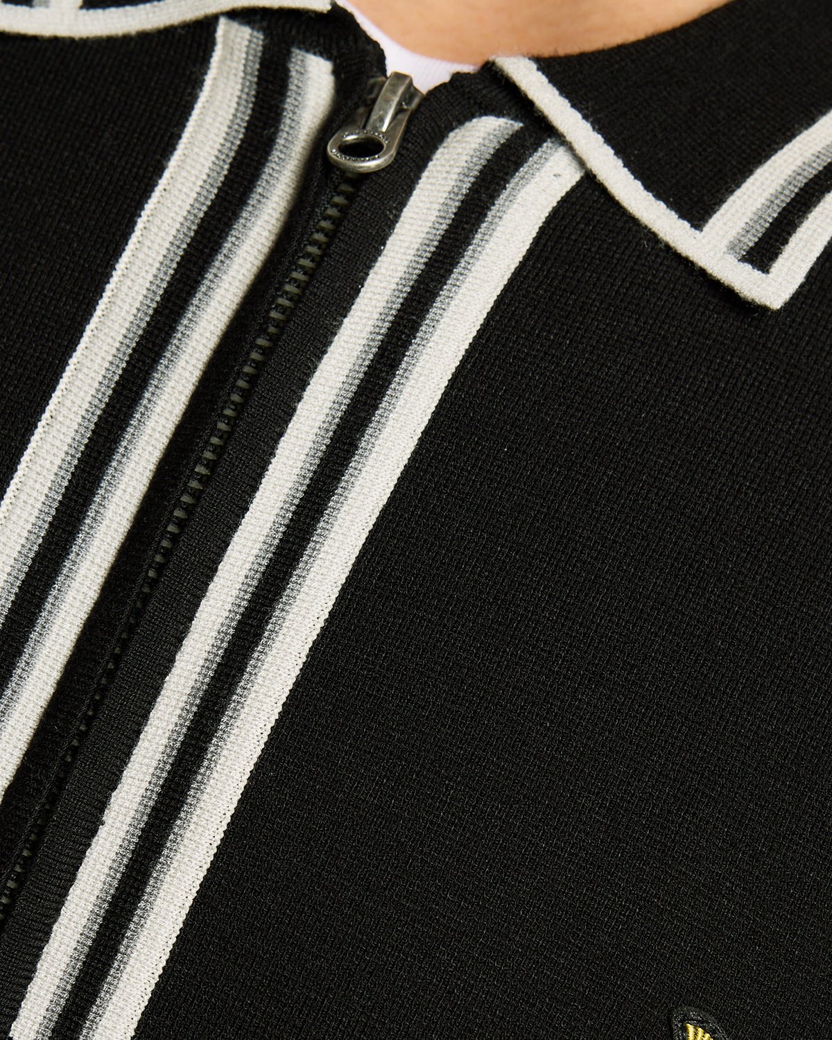 Pull en maille à fermeture éclair intégrale et bordures contrastées, couleur noir de jais