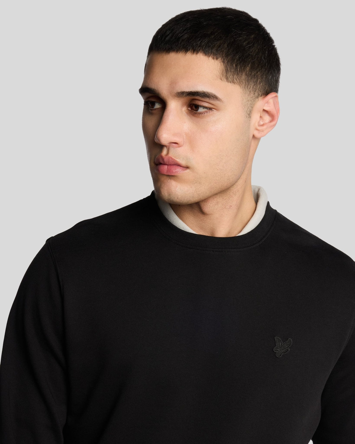 Uomo con felpa girocollo in cotone superfine, colore nero corvino
