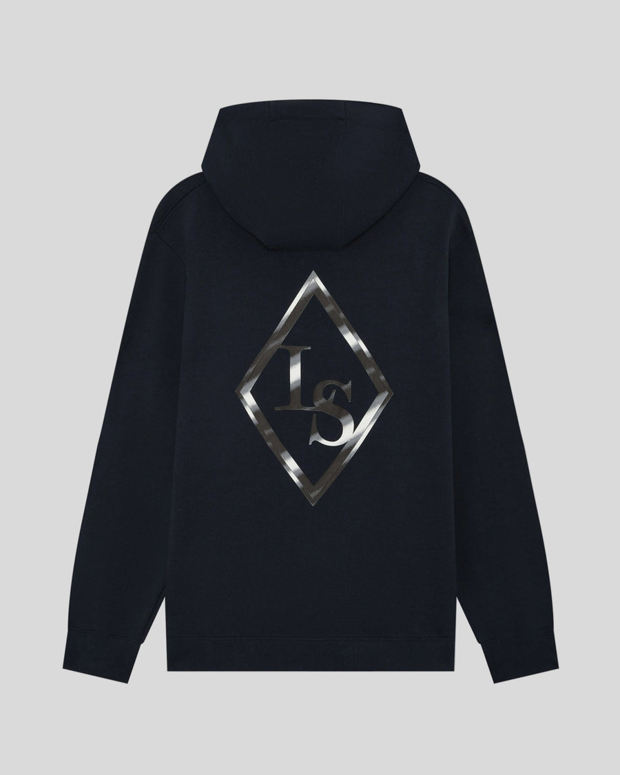 Homme portant un sweat-shirt à imprimé graphique dans le dos, couleur bleu marine foncé