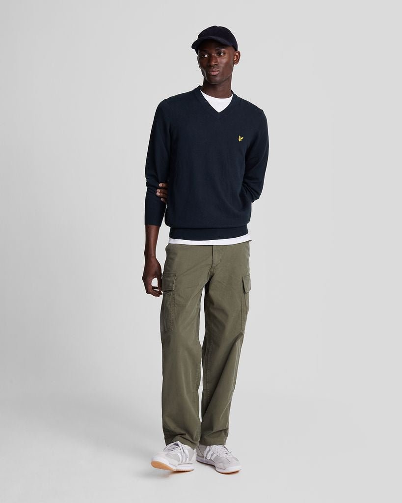 Uomo con maglione in cotone e lana merino con scollo a V, blu scuro