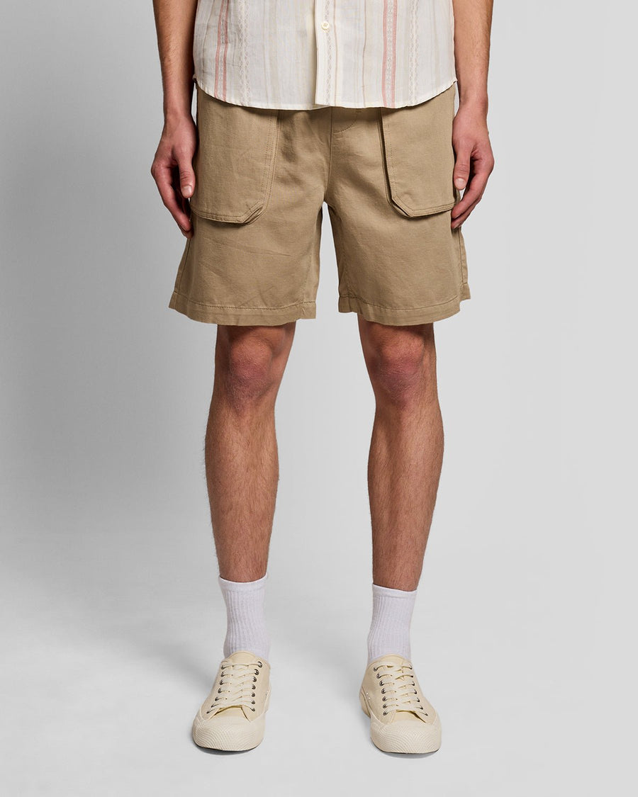 Uomo con pantaloncini in misto lino color Lint