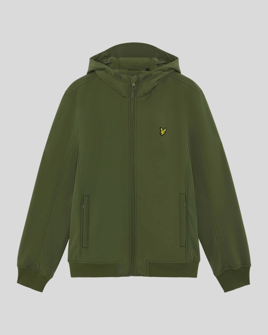 Mann trägt eine mit Fleece gefütterte Softshell-Jacke in der Farbe „True Olive“