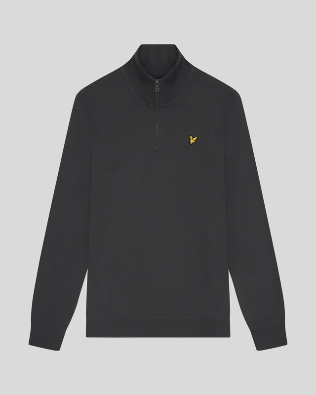 Homme portant un sweat-shirt à fermeture éclair 1/4 en coton bouclé, couleur gris métallisé
