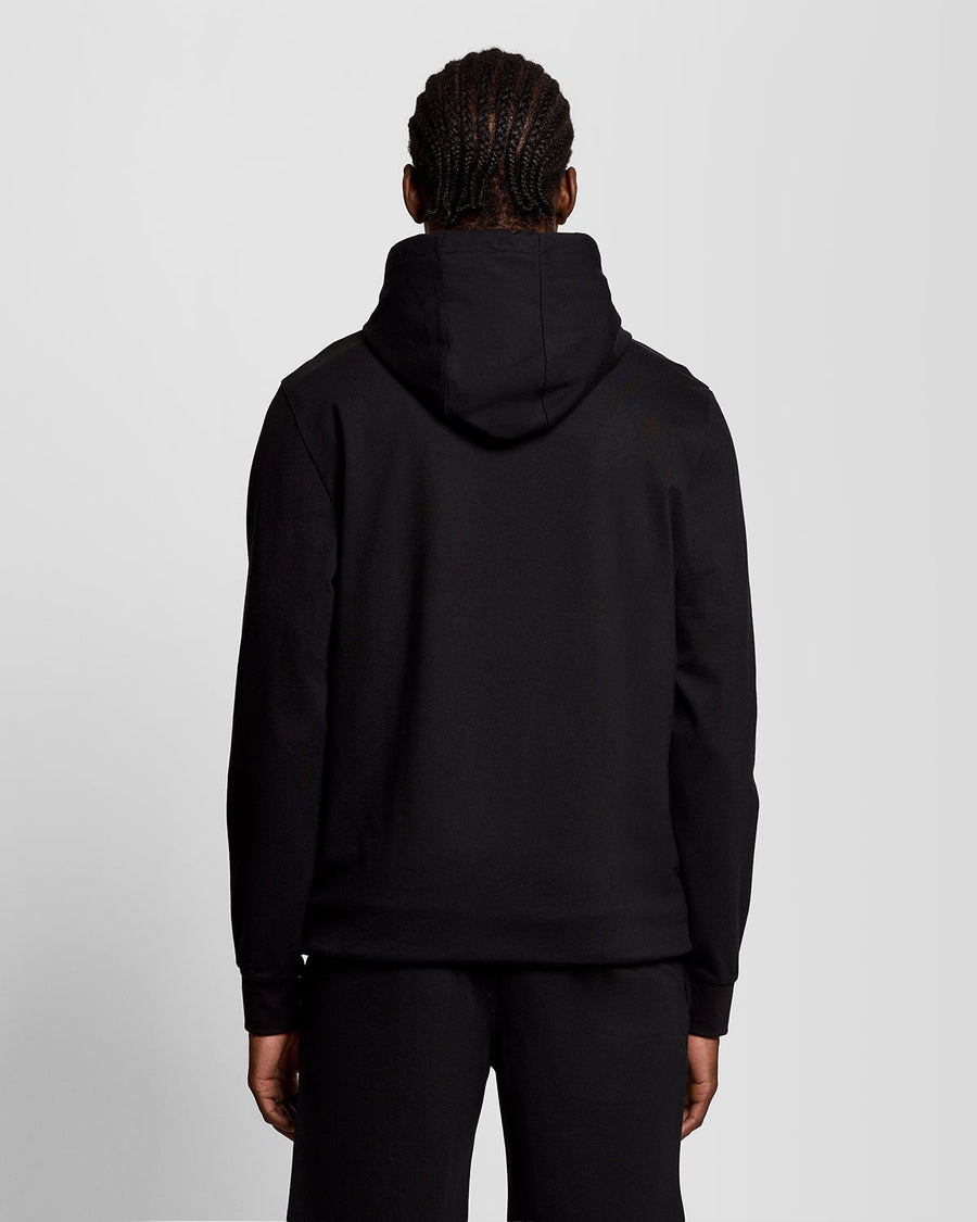 Homme portant un sweat à capuche léger de sport, couleur noir de jais