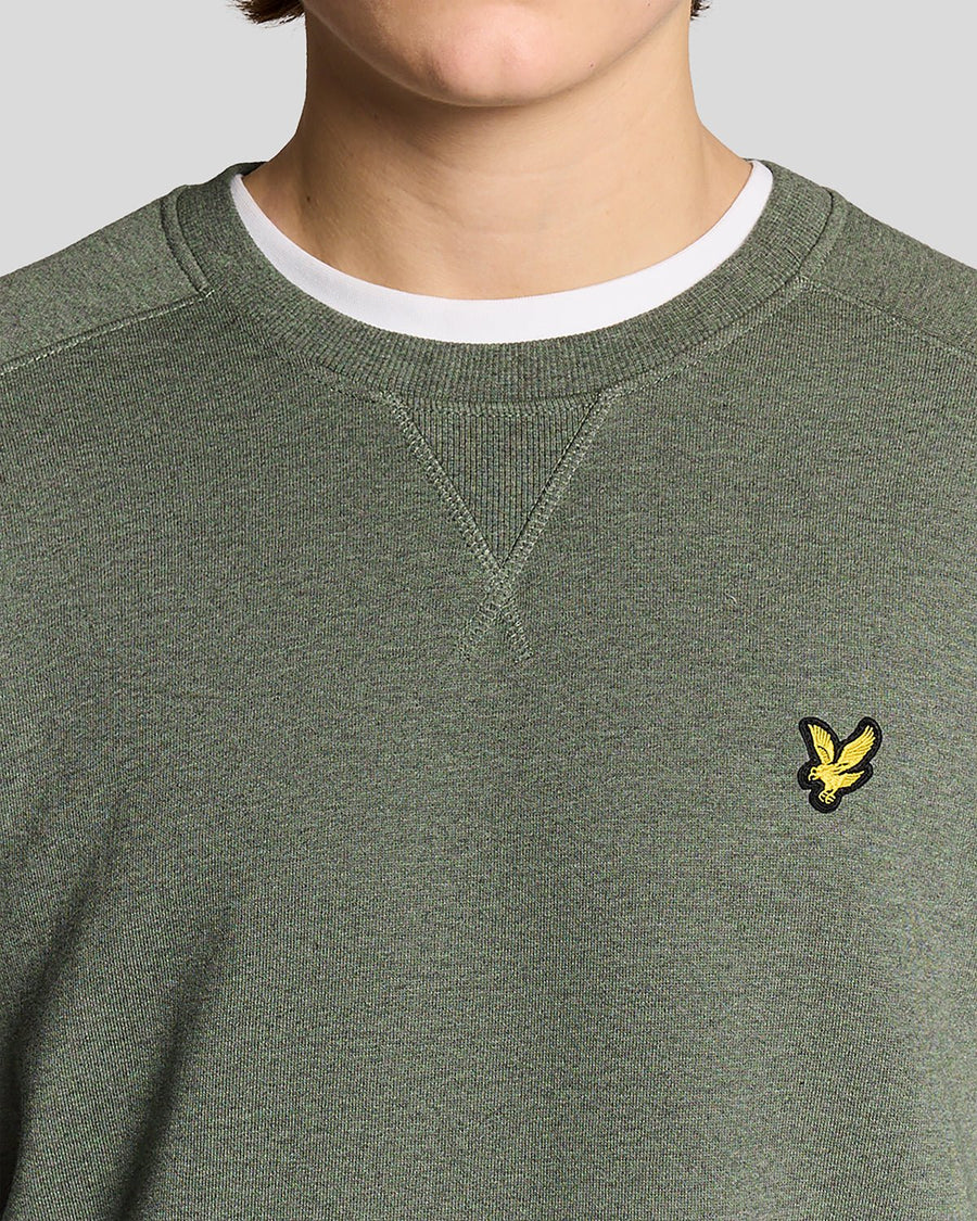Homme portant un sweat-shirt raglan en coton chiné, couleur kaki tricolore