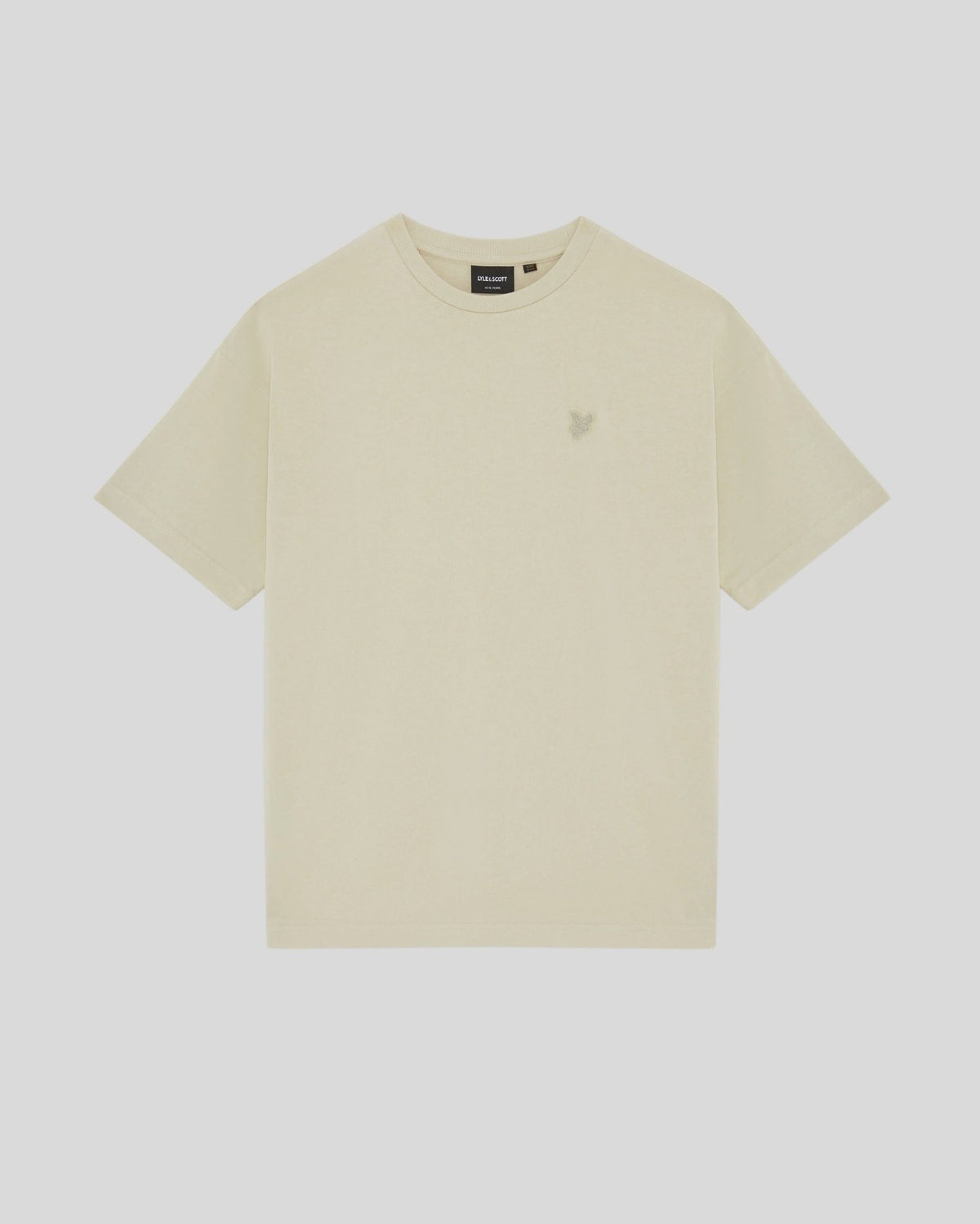 Homme portant un t-shirt ample épais, couleur blé
