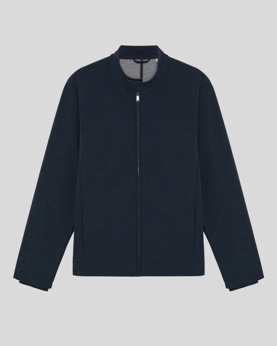 Man wears Lightweight Softshell Jacket in Carbon