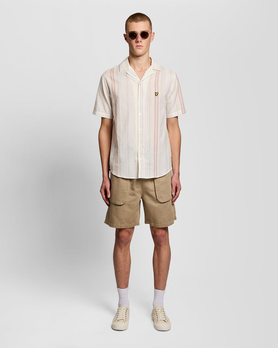 Uomo con pantaloncini in misto lino color Lint