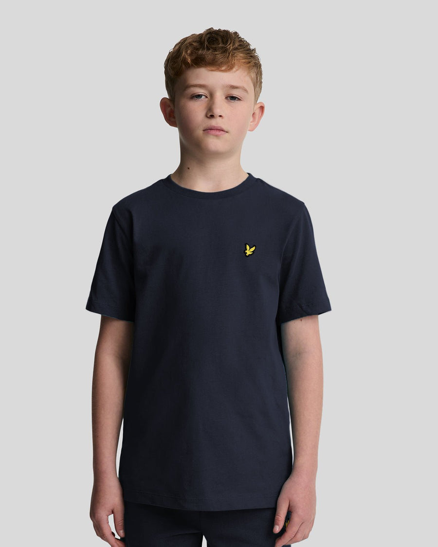 Garçon portant un t-shirt en coton bleu marine