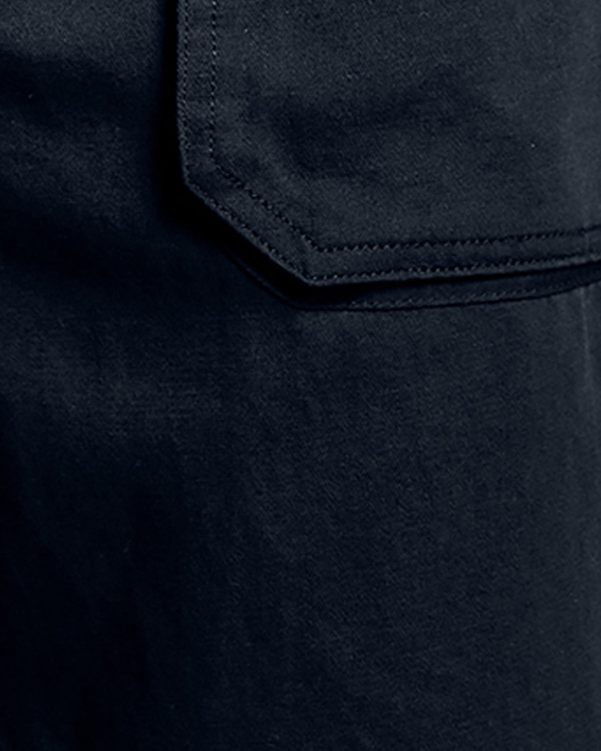 Uomo con pantaloni a gamba dritta in misto lino blu scuro