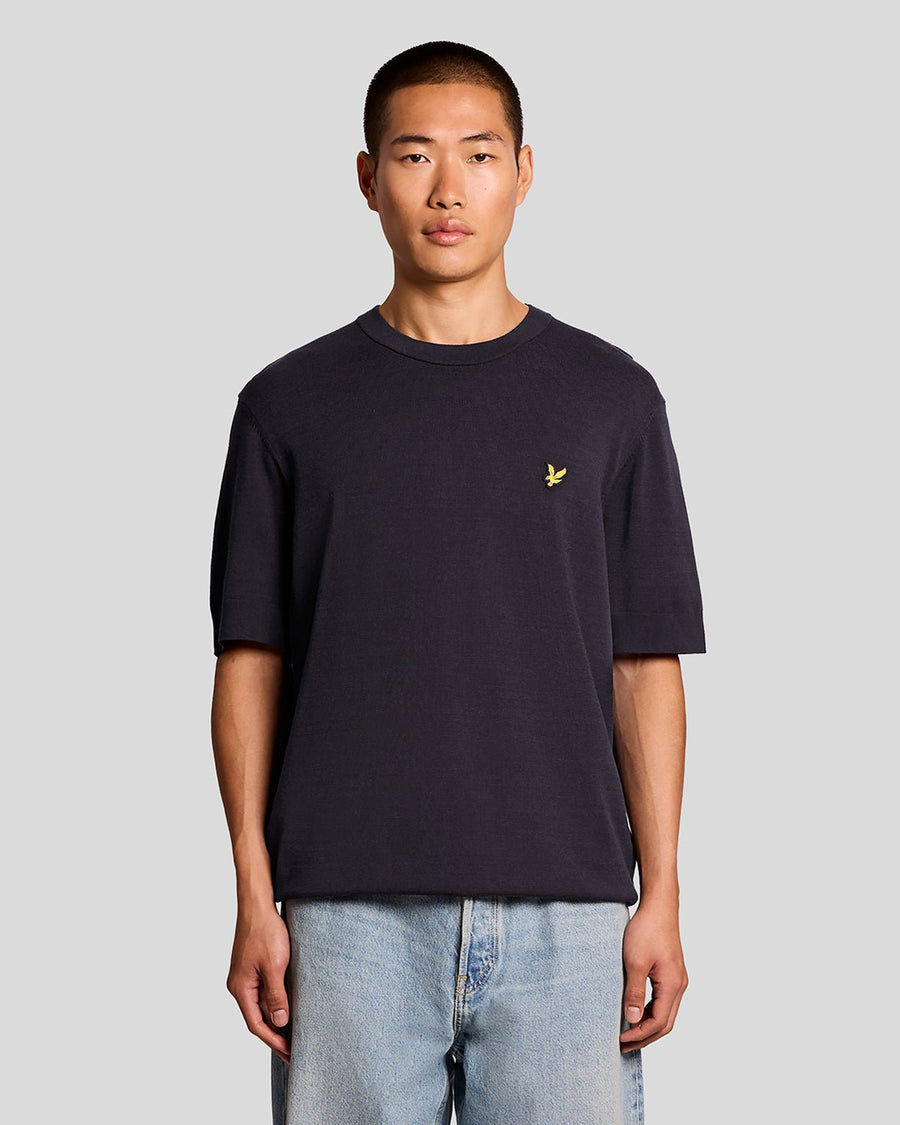 Uomo con maglietta in maglia dal taglio comodo in blu navy scuro