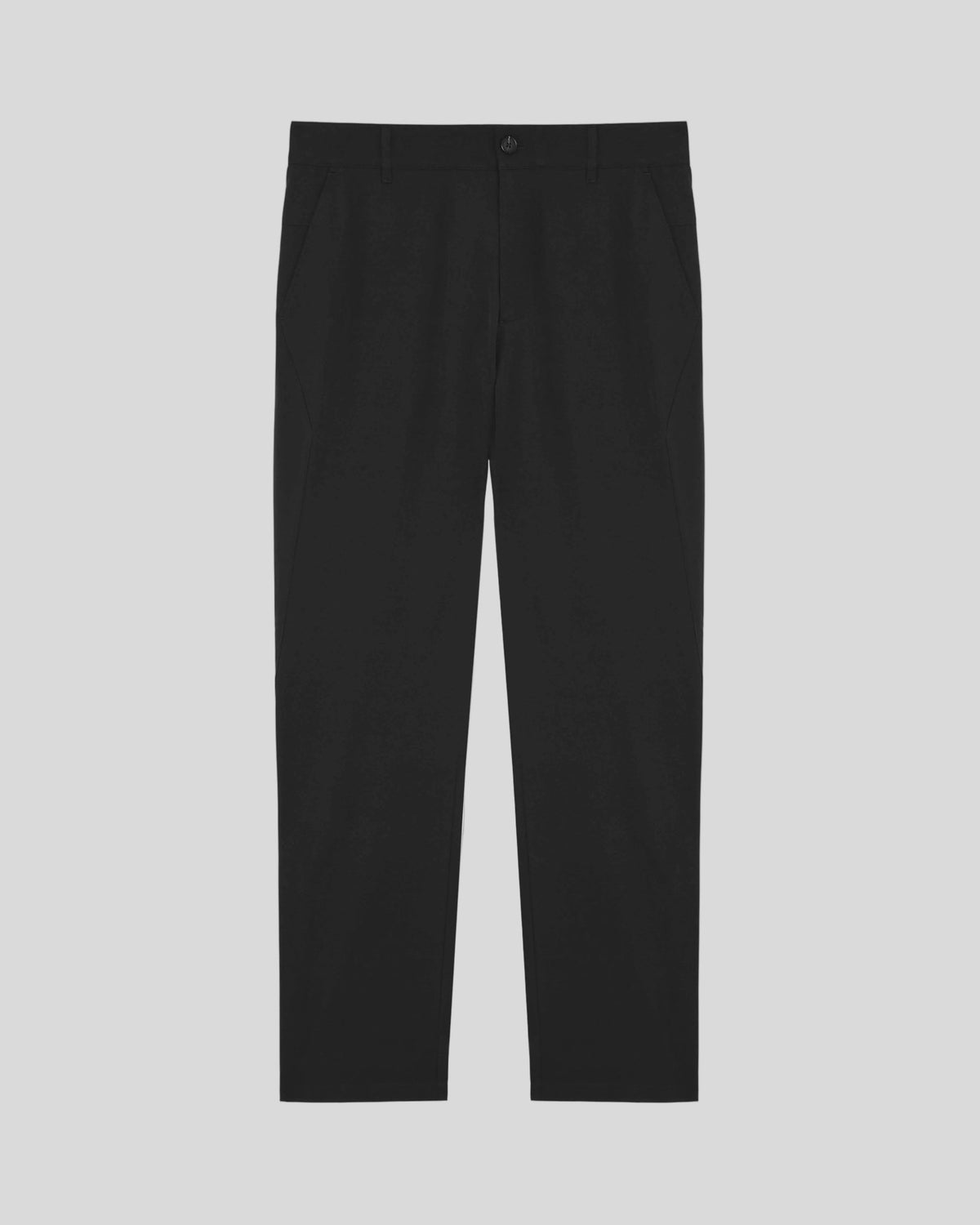 Un homme porte un pantalon chino noir de jais