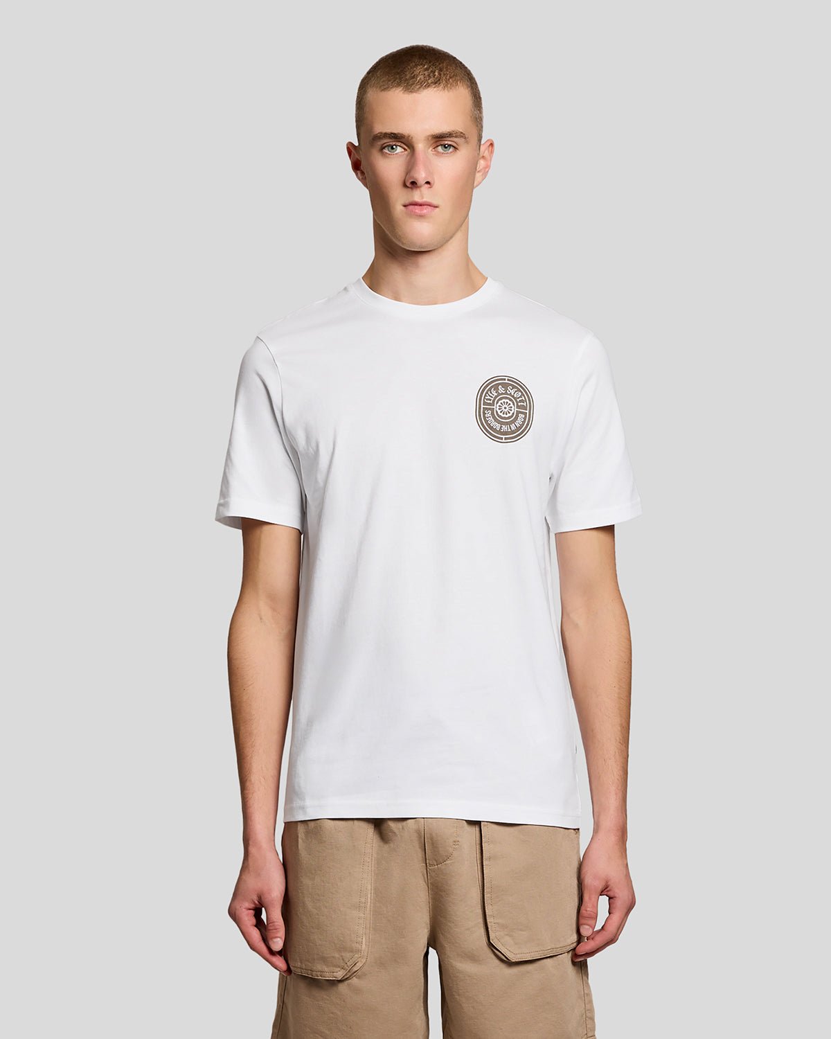 Uomo con maglietta in cotone con stampa grafica, colore bianco