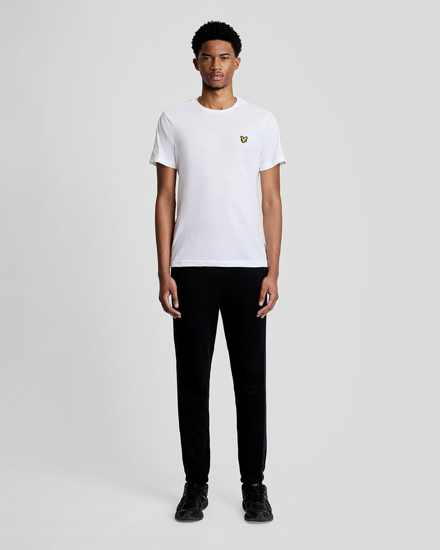 Uomo con pantaloni da jogging con fascia elastica in nero corvino